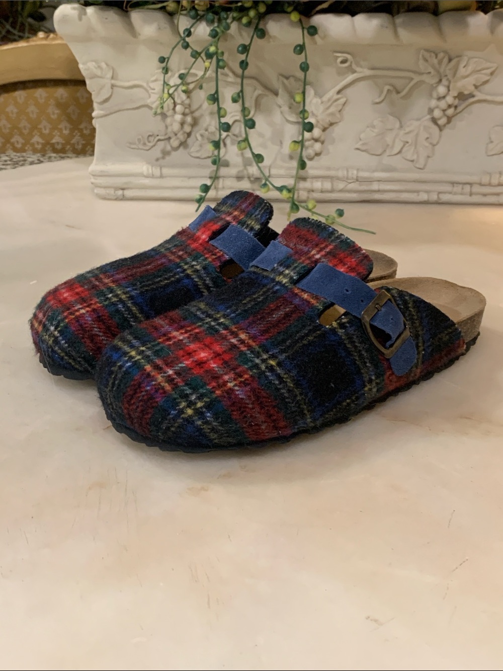 Sundance Clogs Size 40
